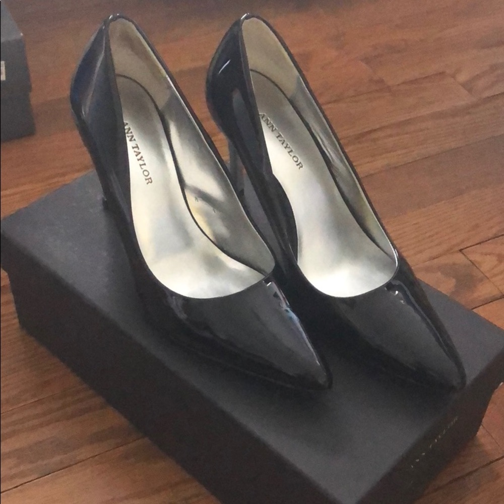Ann Taylor shiny black heels
